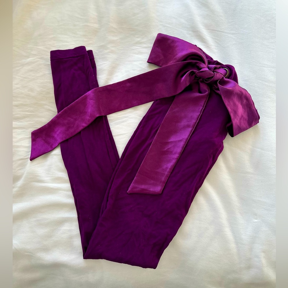 Lifestyle stretch booty leggings in purple. W/scrunch bum & pockets - like new!